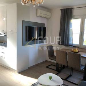 Opatija - okolica, moderna vila s 8 stanova i bazenom