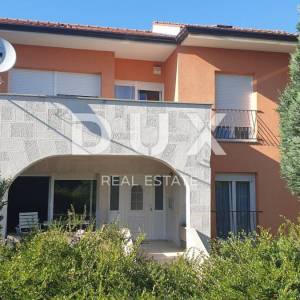 OPATIJA, OKOLICA- Obiteljska kuća s dva stana na parceli od 1800 m2
