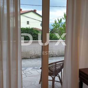 OPATIJA, OKOLICA- Obiteljska kuća s dva stana na parceli od 1800 m2