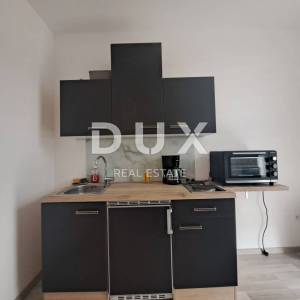 OPATIJA, OPRIĆ - apartmanska vila s 5 apartmana i bazenom