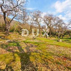 OPATIJA, OPRIĆ - Građevinsko zemljište 2740 m2 s pogledom na more!