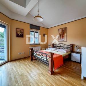 OPATIJA, OPRIĆ - Moderna nekretnina u oazi mira s pet stambenih jedinica i okućnicom blizu mora