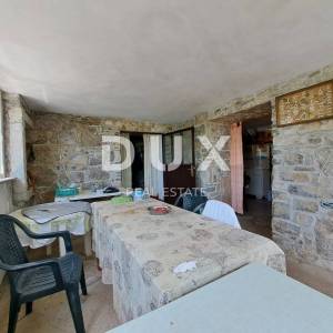 OPATIJA, OPRIĆ - obiteljska kuća s tri stambene jedinice na parceli od 1890 m2 