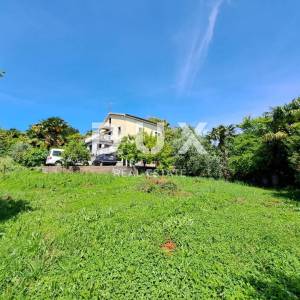 OPATIJA, OPRIĆ - obiteljska kuća s tri stambene jedinice na parceli od 1890 m2 