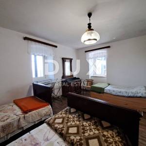 OPATIJA, OPRIĆ - obiteljska kuća s tri stambene jedinice na parceli od 1890 m2 