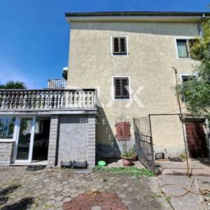 OPATIJA, OPRIĆ - obiteljska kuća s tri stambene jedinice na parceli od 1890 m2 