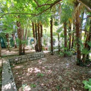 OPATIJA, OPRIĆ - obiteljska kuća s tri stambene jedinice na parceli od 1890 m2 
