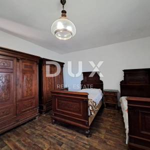 OPATIJA, OPRIĆ - obiteljska kuća s tri stambene jedinice na parceli od 1890 m2 