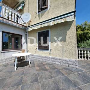 OPATIJA, OPRIĆ - obiteljska kuća s tri stambene jedinice na parceli od 1890 m2 