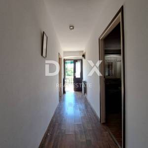 OPATIJA, OPRIĆ - obiteljska kuća s tri stambene jedinice na parceli od 1890 m2 