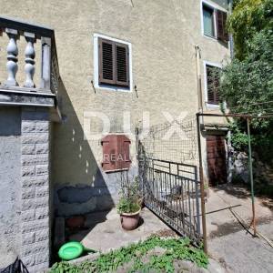 OPATIJA, OPRIĆ - obiteljska kuća s tri stambene jedinice na parceli od 1890 m2 