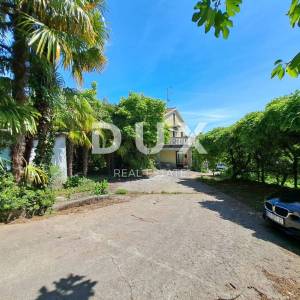 OPATIJA, OPRIĆ - obiteljska kuća s tri stambene jedinice na parceli od 1890 m2 