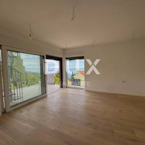 OPATIJA, PAVLOVAC - veći stan 143m2, 3 spavaće sobe, krovna terasa, novogradnja blizu Opatije, pogled