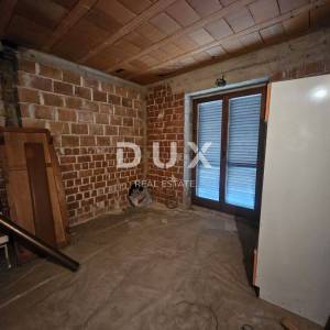 OPATIJA, PAVLOVAC, VOLOSKO - kuća/ zgrada 600m2 s 4 stana i s panoramskim pogledom na more + okoliš 1000m2