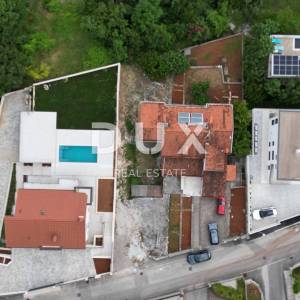 OPATIJA, PAVLOVAC, VOLOSKO - kuća/ zgrada 600m2 s 4 stana i s panoramskim pogledom na more + okoliš 1000m2