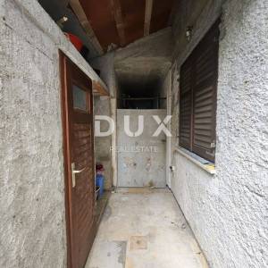 OPATIJA, PAVLOVAC, VOLOSKO - kuća/ zgrada 600m2 s 4 stana i s panoramskim pogledom na more + okoliš 1000m2