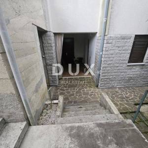 OPATIJA, PAVLOVAC, VOLOSKO - kuća/ zgrada 600m2 s 4 stana i s panoramskim pogledom na more + okoliš 1000m2