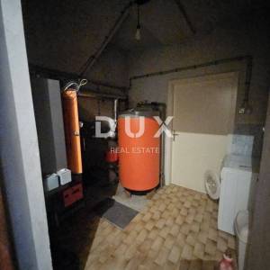 OPATIJA, PAVLOVAC, VOLOSKO - kuća/ zgrada 600m2 s 4 stana i s panoramskim pogledom na more + okoliš 1000m2