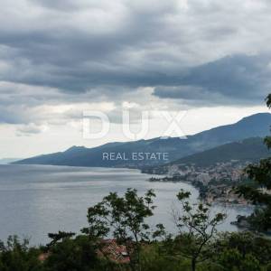 OPATIJA, PAVLOVAC, VOLOSKO - kuća/ zgrada 600m2 s 4 stana i s panoramskim pogledom na more + okoliš 1000m2