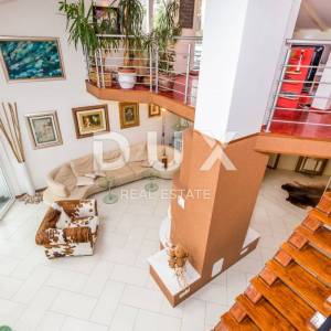 OPATIJA - Penthouse 222m2 na fantastičnoj lokaciji za najam