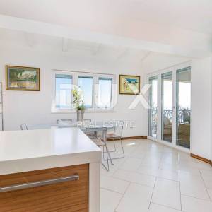 OPATIJA - Penthouse 222m2 na fantastičnoj lokaciji za najam