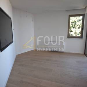 Opatija, penthouse s bazenom, 343.85m2