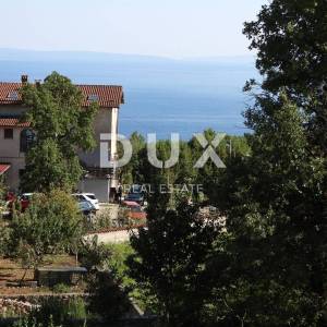 OPATIJA, POBRI - građevinski teren 1063m2 S GRAĐEVINSKOM DOZVOLOM!!! s pogledom na more za apartmane /  obiteljsku villu / kuću...