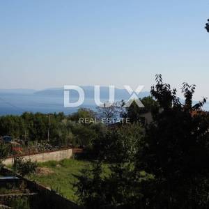 OPATIJA, POBRI - građevinski teren 1063m2 S GRAĐEVINSKOM DOZVOLOM!!! s pogledom na more za apartmane /  obiteljsku villu / kuću...