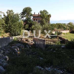 OPATIJA, POBRI - građevinski teren 1063m2 S GRAĐEVINSKOM DOZVOLOM!!! s pogledom na more za apartmane /  obiteljsku villu / kuću...