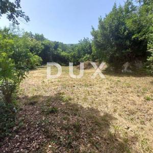 OPATIJA, POBRI - građevinsko zemljište 594m2 za obiteljsku kuću/  villu / apartmane / kuće za iznajmljivanje - odmor s bazenom ...