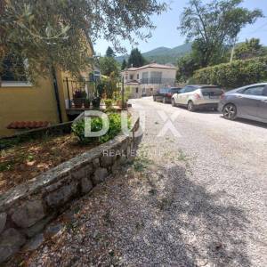 OPATIJA, POBRI - građevinsko zemljište 594m2 za obiteljsku kuću/  villu / apartmane / kuće za iznajmljivanje - odmor s bazenom ...