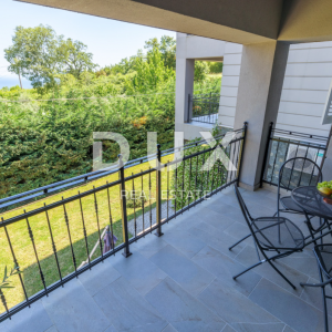 OPATIJA, POBRI- novouređen stan 98,73m2, DB+3S, 1.kat s prekrasnim pogledom na more - S1