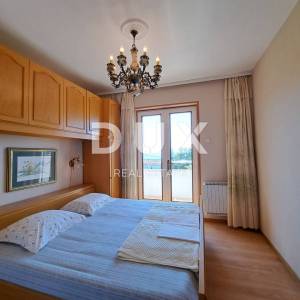 OPATIJA, POBRI-  održavana vila od 542m2 ogromnog potencijala s pogledom na more i okućnicom od 1200m2