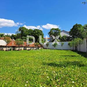 OPATIJA, POBRI-  održavana vila od 542m2 ogromnog potencijala s pogledom na more i okućnicom od 1200m2