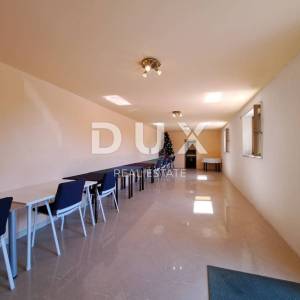 OPATIJA, POBRI-  održavana vila od 542m2 ogromnog potencijala s pogledom na more i okućnicom od 1200m2