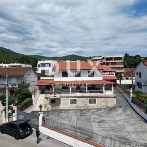OPATIJA, POBRI-  održavana vila od 542m2 ogromnog potencijala s pogledom na more i okućnicom od 1200m2