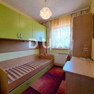 OPATIJA, POBRI-  održavana vila od 542m2 ogromnog potencijala s pogledom na more i okućnicom od 1200m2