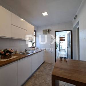 OPATIJA, POBRI-  održavana vila od 542m2 ogromnog potencijala s pogledom na more i okućnicom od 1200m2