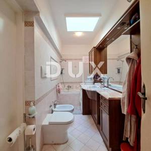 OPATIJA, POBRI-  održavana vila od 542m2 ogromnog potencijala s pogledom na more i okućnicom od 1200m2
