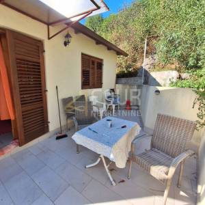Opatija, Pobri, poslovni objekt 256m2 na parceli 1.116m2