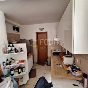 Opatija, Pobri, poslovni objekt 256m2 na parceli 1.116m2