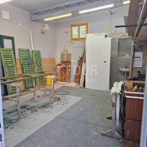 Opatija, Pobri, poslovni objekt 256m2 na parceli 1.116m2