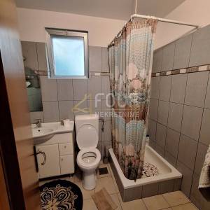 Opatija, Pobri, poslovni objekt 256m2 na parceli 1.116m2
