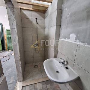 Opatija, Pobri, poslovni objekt 256m2 na parceli 1.116m2