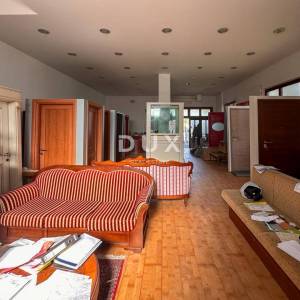 OPATIJA, POBRI - poslovni prostor na odličnoj lokaciji od 150m²
