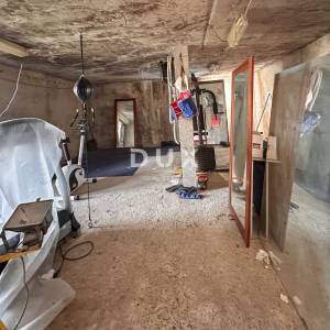 OPATIJA, POBRI - poslovni prostor na odličnoj lokaciji od 150m²