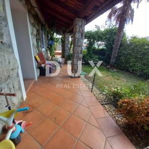 OPATIJA, POBRI - Prekrasna mediteranska kuća s fenomenalnim pogledom i velikom okućnicom
