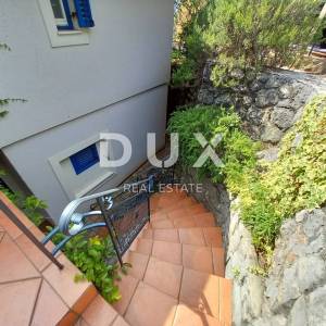 OPATIJA, POBRI - Prekrasna mediteranska kuća s fenomenalnim pogledom i velikom okućnicom