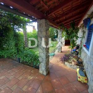 OPATIJA, POBRI - Prekrasna mediteranska kuća s fenomenalnim pogledom i velikom okućnicom