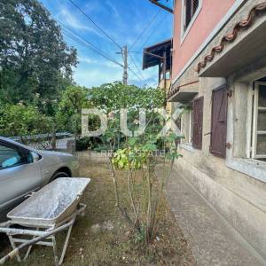 OPATIJA, POBRI - prizemlje od 120 m2 za adaptaciju, pogled na more i veliki vrt